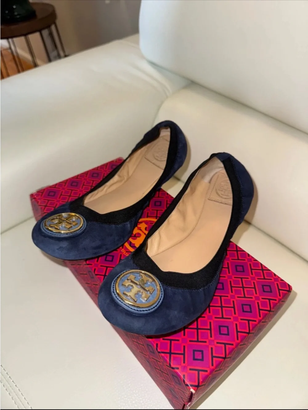 TORY BURCH NAVY SUEDE ROUND TOE LOGO BALLET FLATS